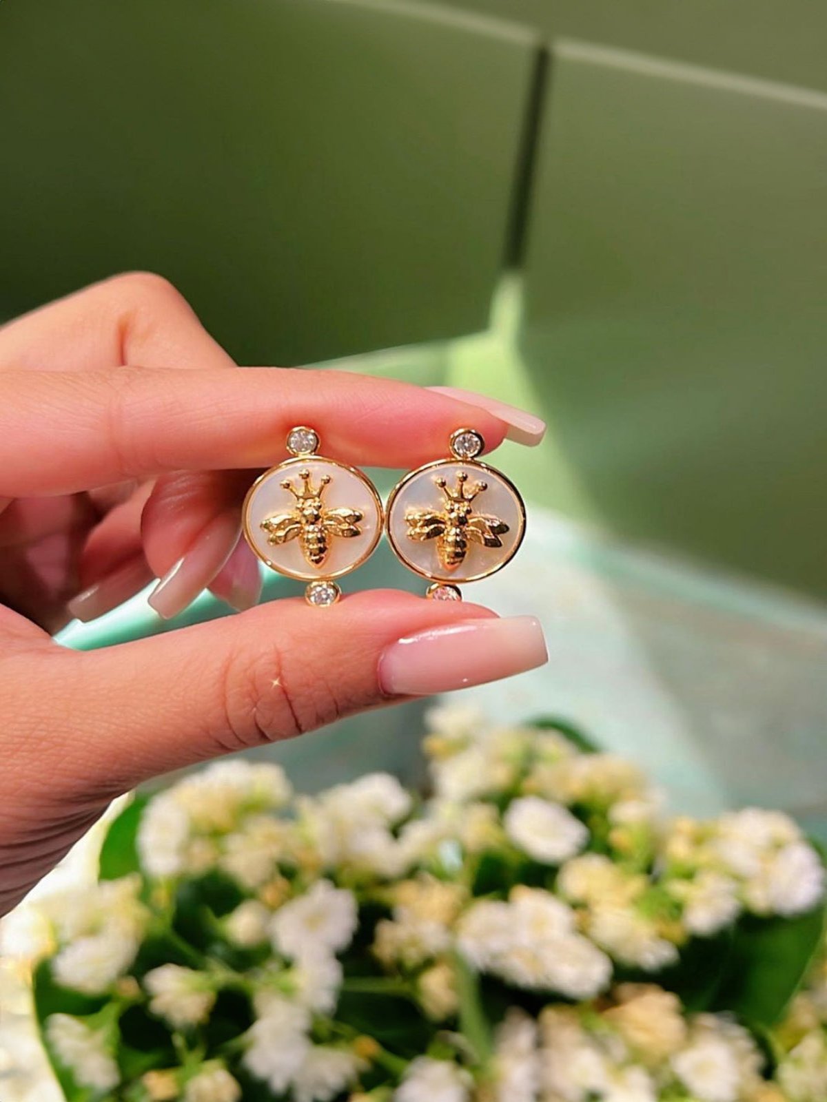 Brinco Bug Madrepérola