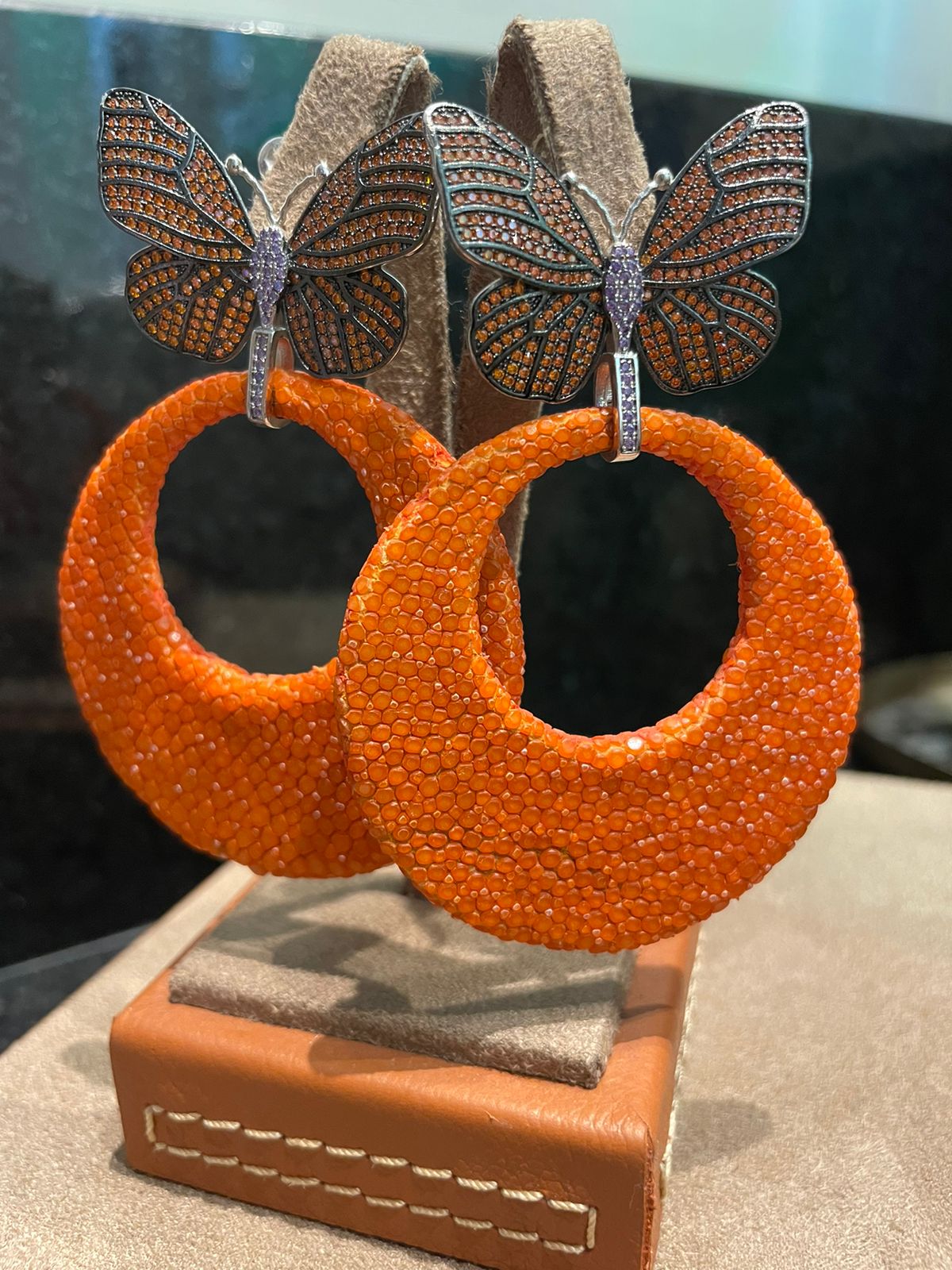 Pendiente Mariposa Galuchat Naranja