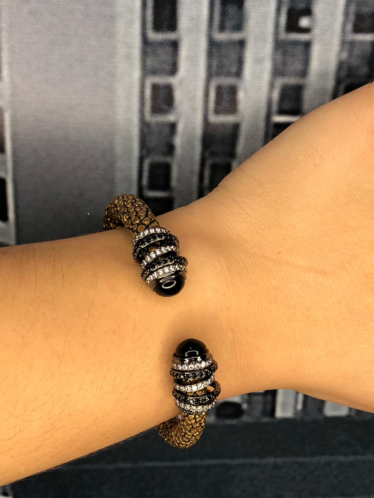 Bracelete Galuchat Ouro Metalizado