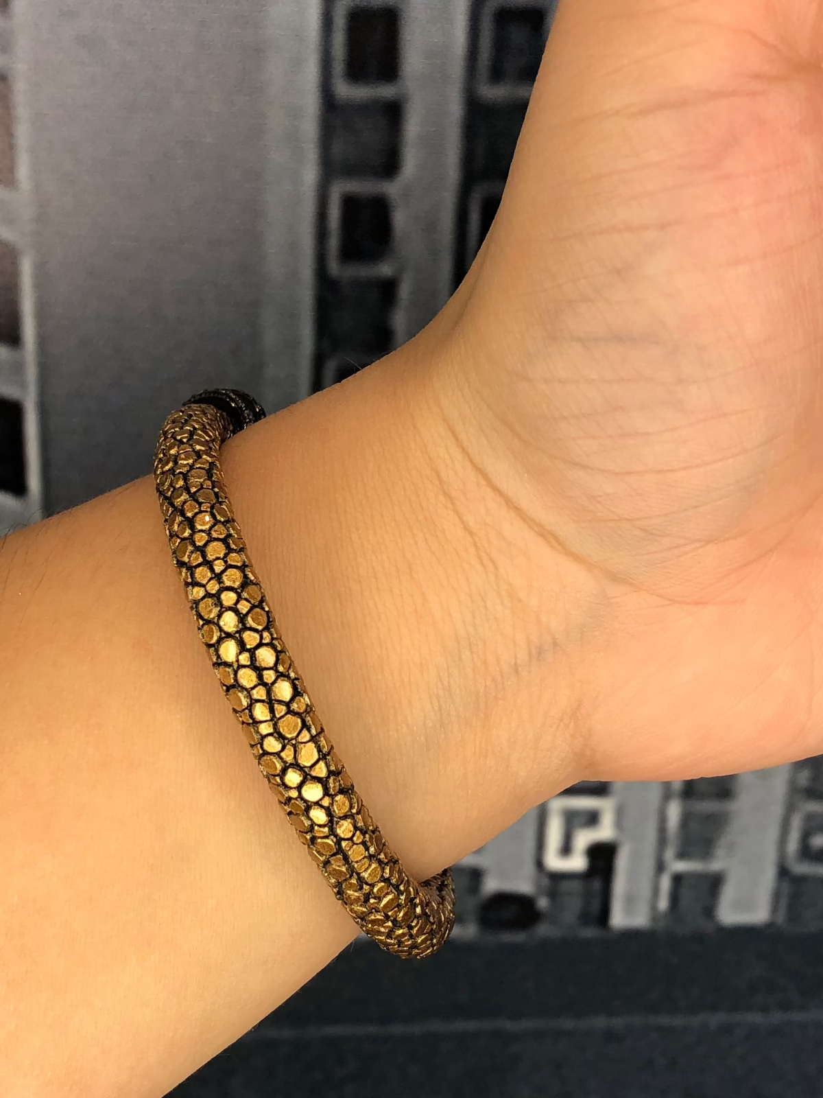 Bracelete Galuchat Ouro Metalizado