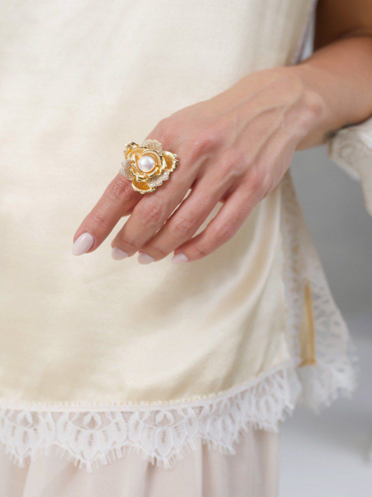 Anel Flora Dourado Ajustável