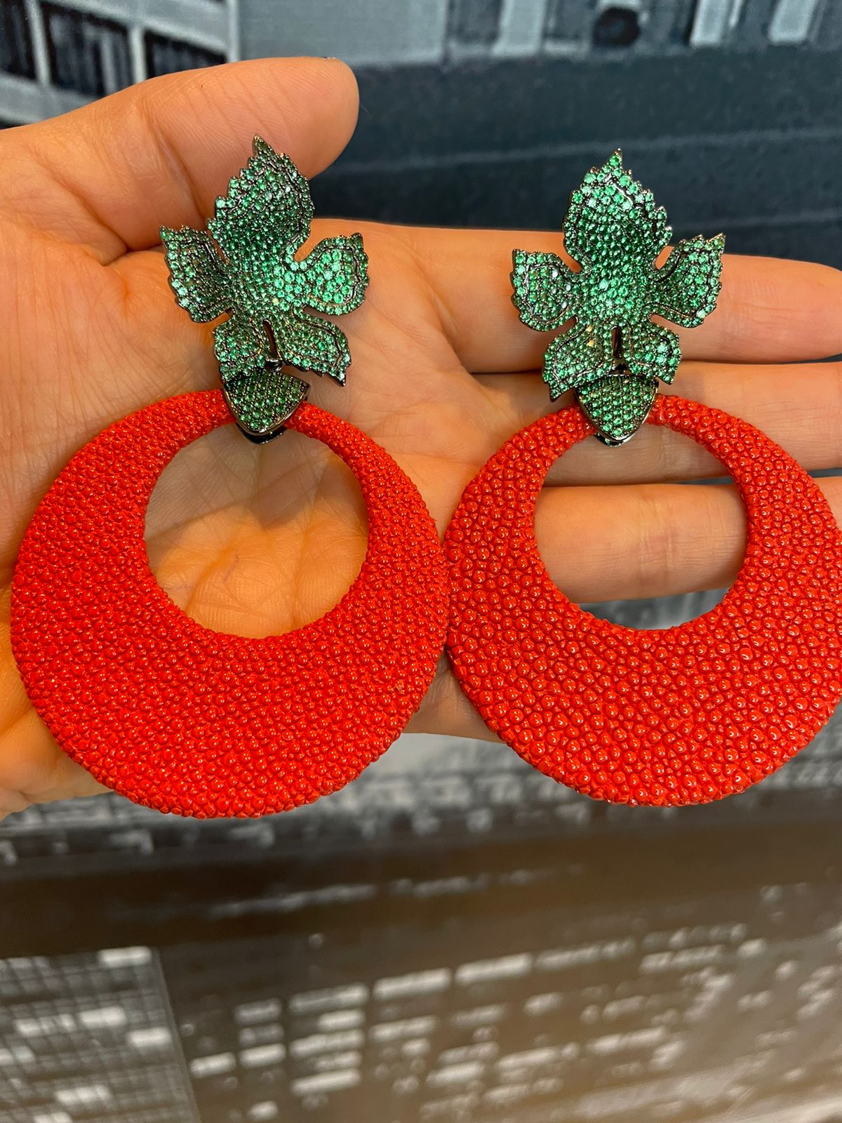 Brinco Galuchat Folha