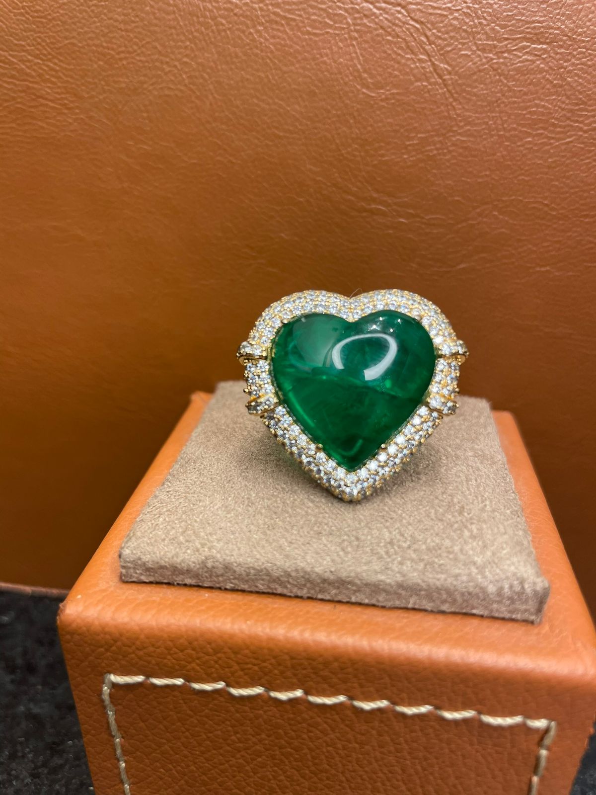 Anel Coração Esmeralda.