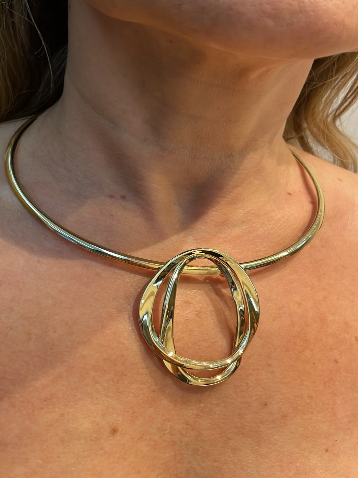 Colar Oval Dourado