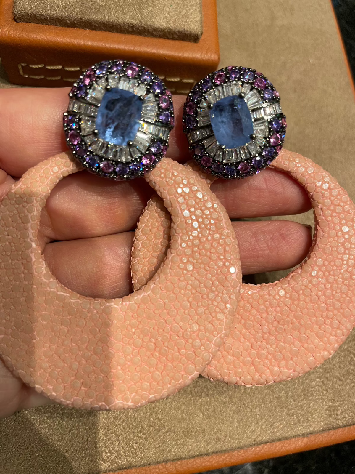 Brinco Galuchat Rosa