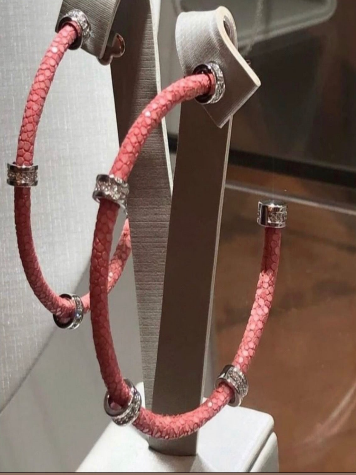 Brinco Argola Galuchat Rosa