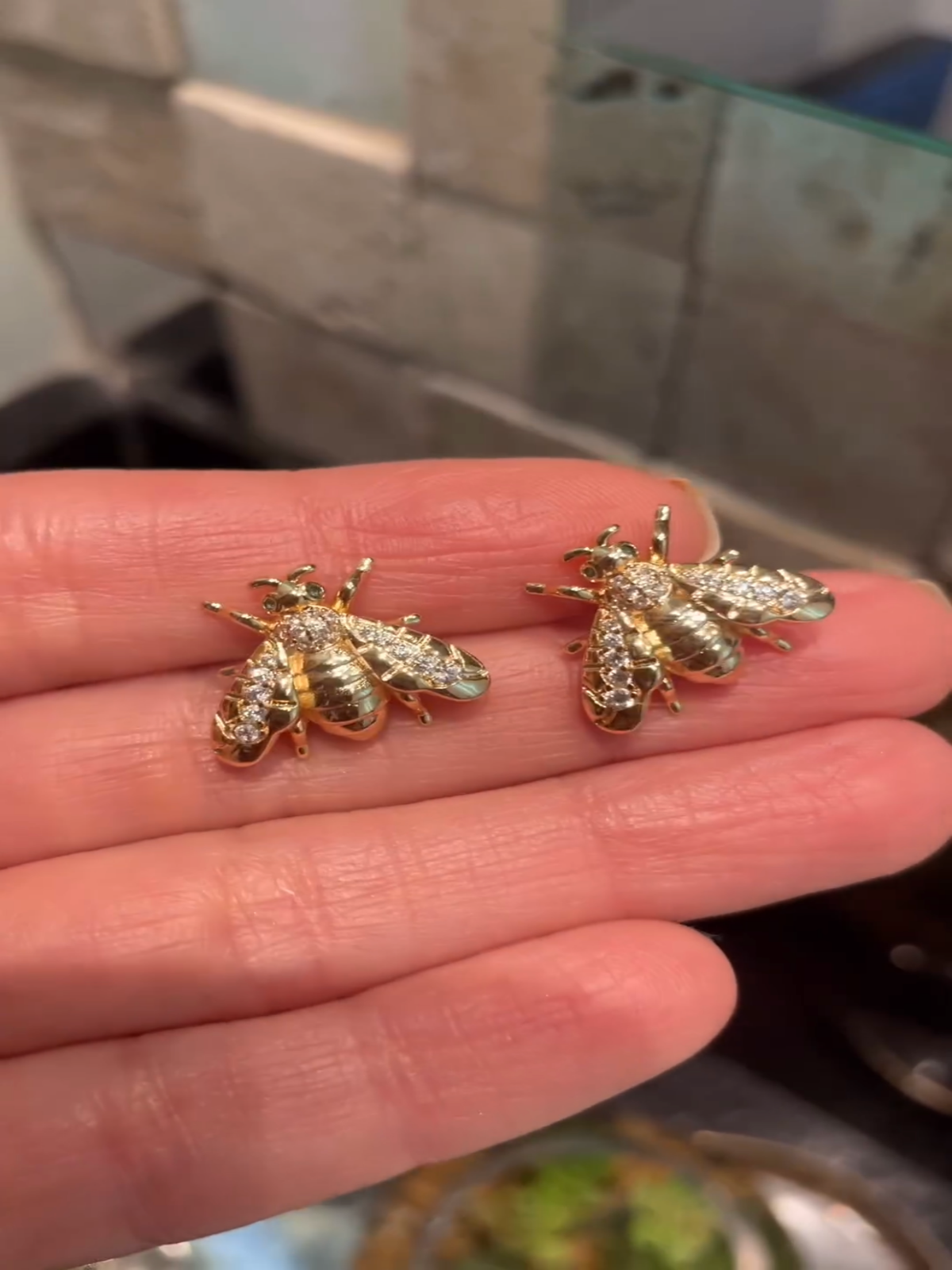 Brinco Bug Dourado