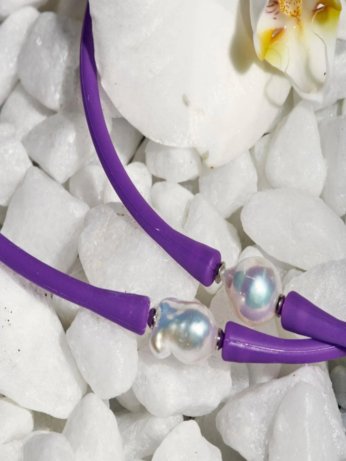 Pulseira Neoprene Pérola Barroca Roxa