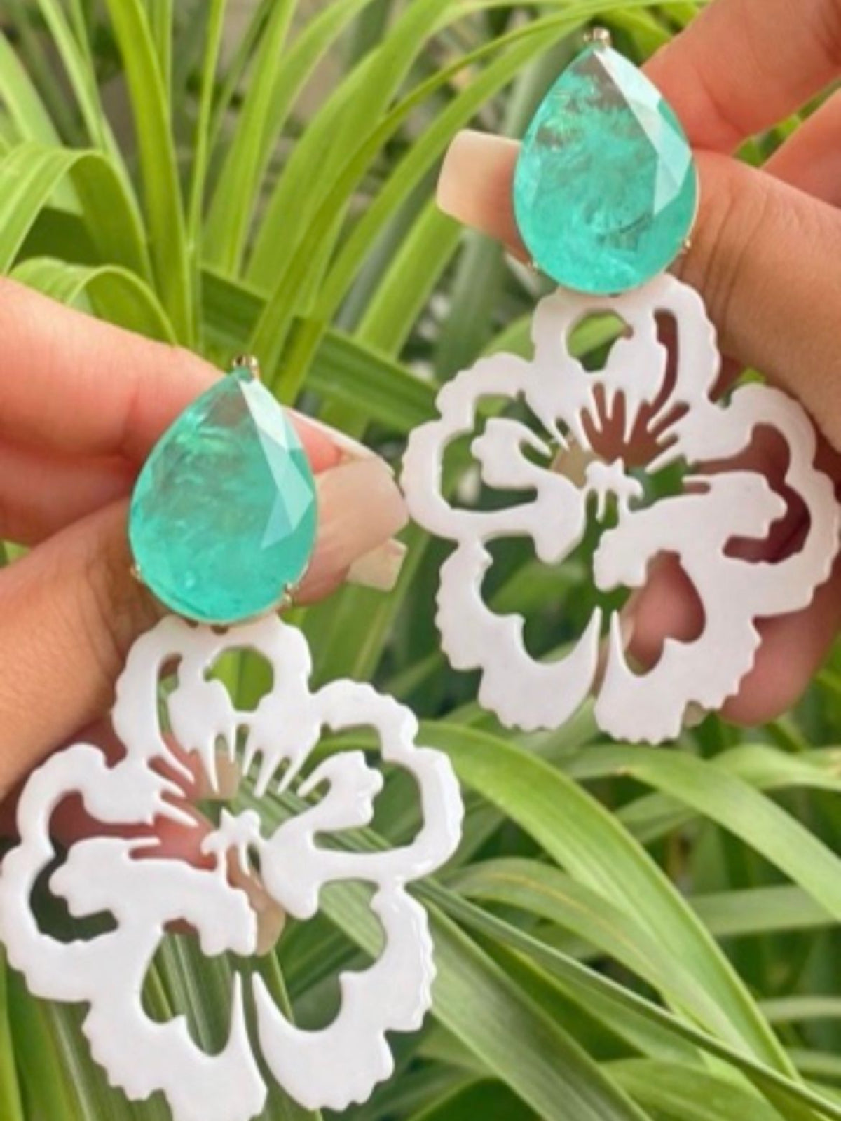 Brinco Horn Flor Branca