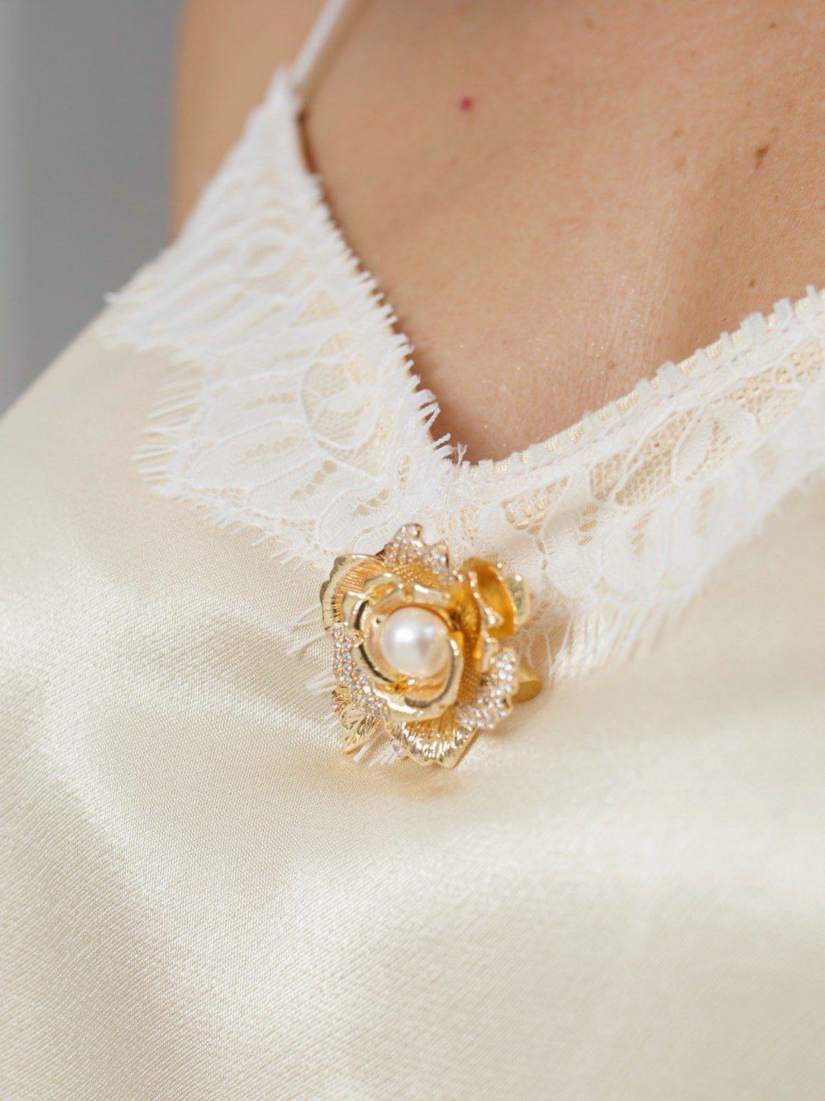 Broche Flora Dourada