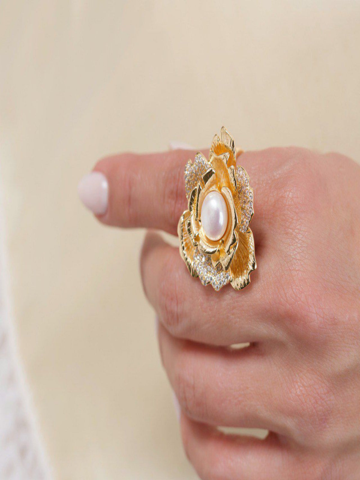 Anel Flora Dourado Ajustável