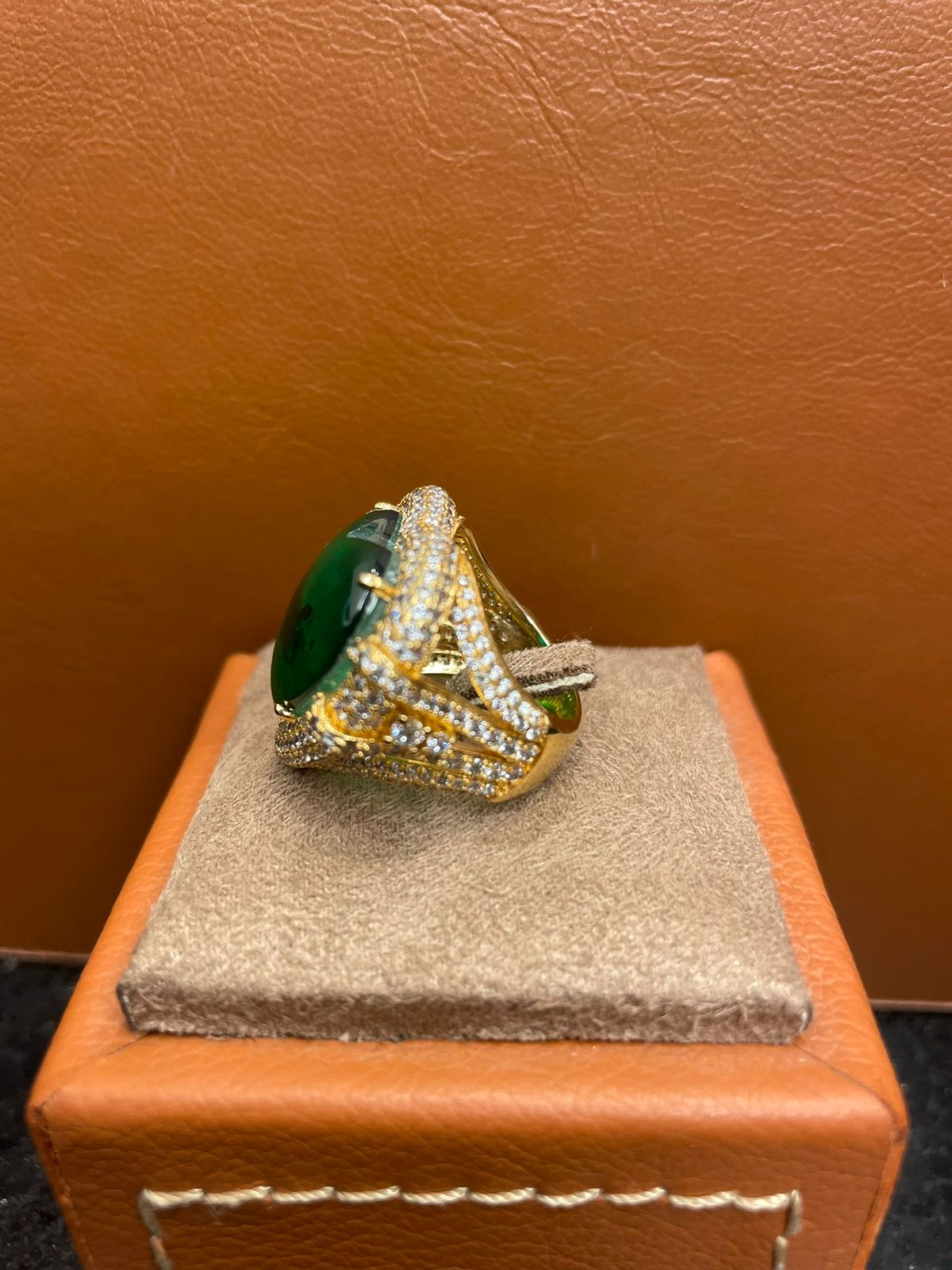 Anel Coração Esmeralda.